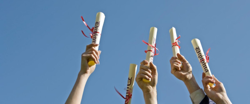 Подготовьтесь к сдаче DELF/DALF с помощью Swiss French School.