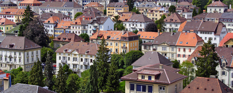 Изучайте французский язык в нашем центре в Ла-Шо-де-Фоне.